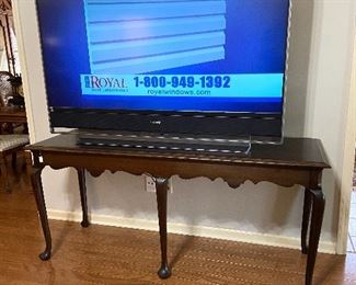 Huge semi-flat screen TV.  Good picture.