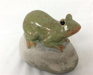 La Vaisselle Frog, 6" H.