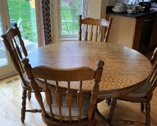 Oak Kitchen table with 4 chairs $150 OBO