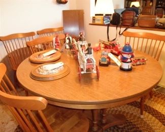 AUTHENTIC PURITAN PRODUCTS ROUND DINING TABLE  8 CHAIRS 2 LEAVES