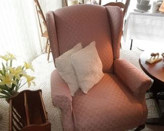RECLINER WING CHAIR