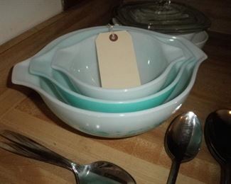 PYREX MIXING BOWLS