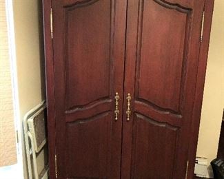 PART OF SIX PIECE BEDROOM SET