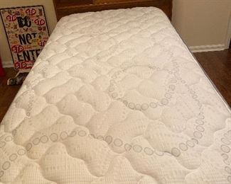 BU1011M: Twin Size Bed Mattress and box spring Set Upstairs Local Pickup 3rd Party Shipping	 $50 

