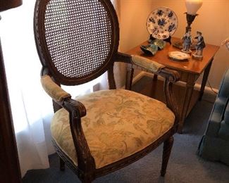 BU1018: Vintage Occasional Parlour Chair Local Pickup	 $125 
