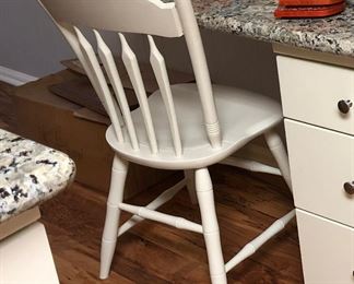 https://www.ebay.com/itm/124190140209	BU1058: White Early American Breakfast Area Chair Local Pickup	 $20 
