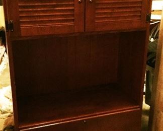 BU1078: Ethen Allen Maple Bookshelf Local Pickup	 $45 
