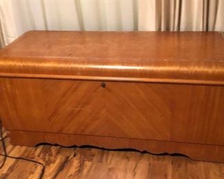 BU1082: Lane Cedar Chest Deco Local Pickup	 $95 
