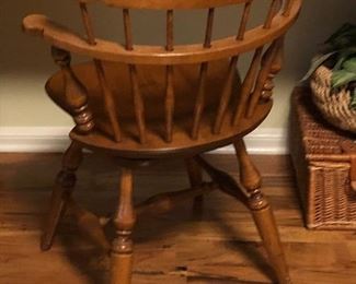 BU1085: Early American Swivel Maple Chair Local Pickup	 $35 
