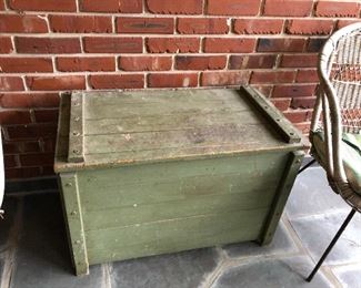 BU1093: Green Distressed Primitive Toy Box #1 Local Pickup	 $45 

