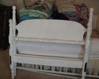 white twin bed