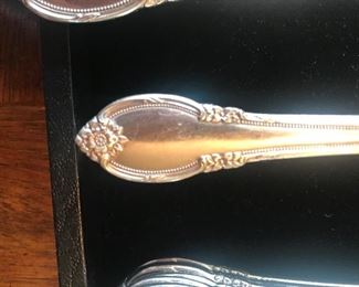 Remembrance flatware pattern