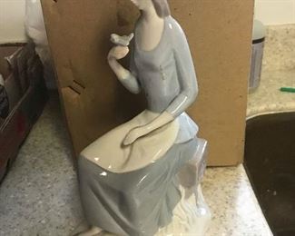$6 - Yozie Mold Ceramic Statue