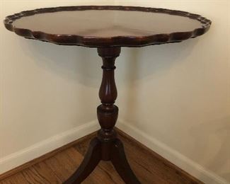 Mahogany Pedestal Table with a fluted edge in EXCELLENT CONDITION: $125 (1 of 2 pictures)