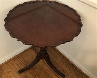 Mahogany Pedestal Table with a fluted edge in EXCELLENT CONDITION - including the top: $125 (2 of 2 pictures)