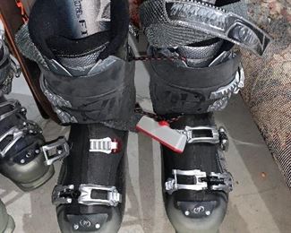 Inv 45 Ski Boots - $40
