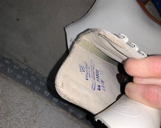 Inv 94 - Ice Skates - $10 