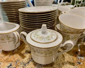 Noritake - Contemporary- 49 pc