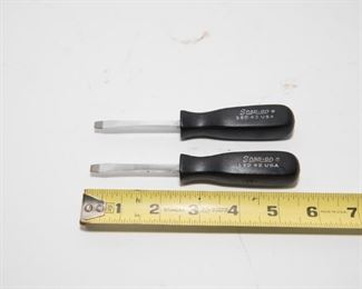 T29	Vintage Snap-On Black Handle SSD-42 Flat Blade Set of 2	          $24.95