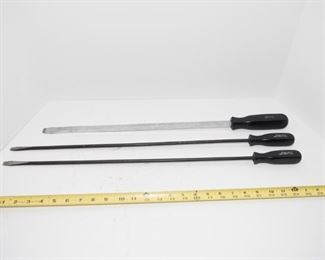 T129	Vintage Snap On Black Handle Flathead Screwdrivers Set of 4 SSD18, 412, 48, 40      $48.95