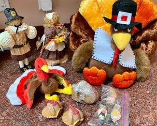 Lot of "Happy Thanksgiving" Items, includes 2 sets of S&P shakers: $16
