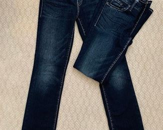 New Silver Jeans x 2 https://ctbids.com/#!/description/share/402951