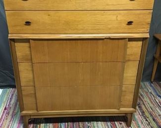 Vintage Midcentury Dresser https://ctbids.com/#!/description/share/403011