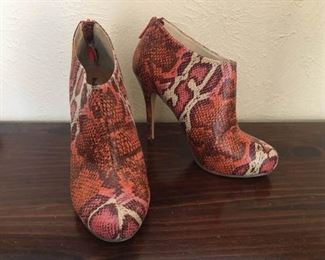 Faux snake skin high heels https://ctbids.com/#!/description/share/403031