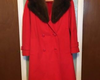 Vintage trench with real fur https://ctbids.com/#!/description/share/403052