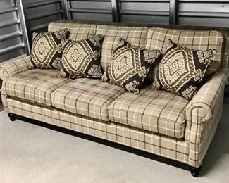 Bassett Couch- Beautiful! https://ctbids.com/#!/description/share/403008
