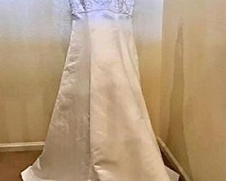 Wedding Dress #10 https://ctbids.com/#!/description/share/403096