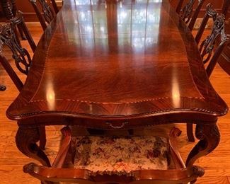 Henredon Dining table with (2) additional extensions and 6 chairs - excellent condition.  Dimensions 4'x29.5"x6' (extensions are 2' each) - Price for table and chairs. $4500