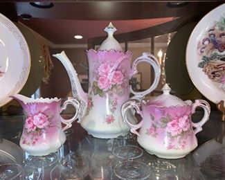 Vintage porcelain tea set in great condition $75 