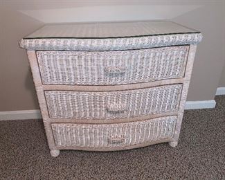 Vintage Wicker by Henry Link - chest of drawers in great condition.  35"x20"x29" - Price $195