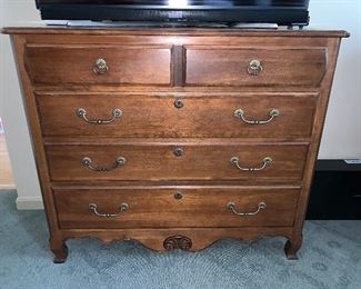 Ethan Allen chest of drawers in great condition.  19"x50"x42.5" - Price $495