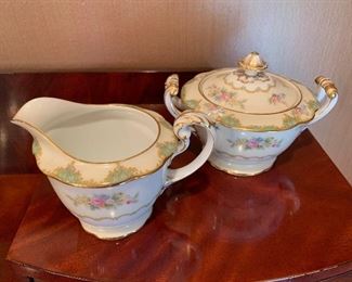 Sugar and creamer set in great condition.  Set $50