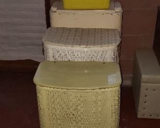 vintage hampers $5.00 each For Pick up Appointment  Please call or text 760-662-7662