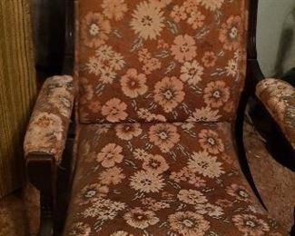 Vintage Rocking Chair =$90.00   For Pick up Appointment  Please call or text 760-662-7662