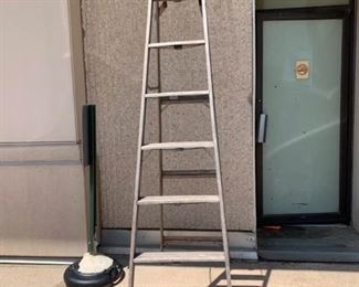 7.5 FEET WOODEN LADDER 