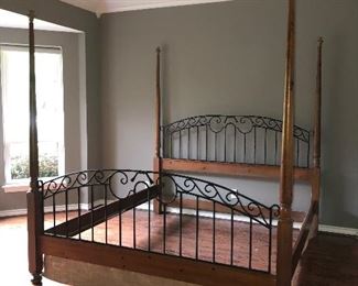 National Mt. Airy Pine 4 Post King Bed