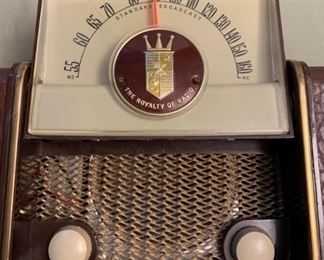 1951 Zenith Tube Radio https://ctbids.com/#!/description/share/405064