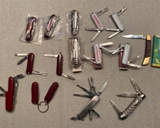 Set of 16 Small Folding Knives https://ctbids.com/#!/description/share/405022