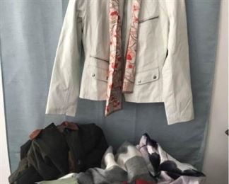 Women's Coats and Accessories https://ctbids.com/#!/description/share/405066