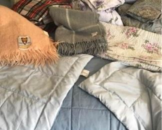 Bedding Assortment https://ctbids.com/#!/description/share/405076