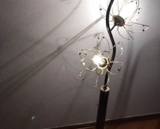Mod 3-Way Lamp https://ctbids.com/#!/description/share/405190