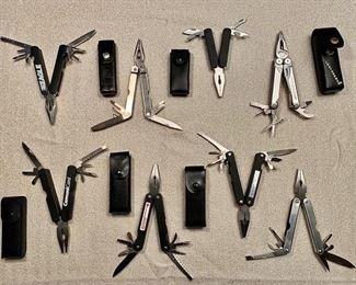Set of 8 Multi-Tools https://ctbids.com/#!/description/share/405018