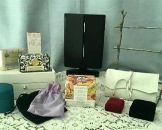 Dressing Table Decor and Beauty Items https://ctbids.com/#!/description/share/405097