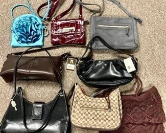 Purses https://ctbids.com/#!/description/share/405157