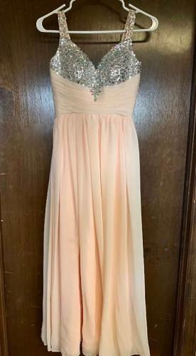 Prom Dress https://ctbids.com/#!/description/share/405167