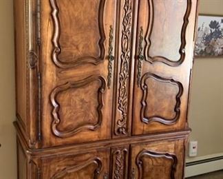 119. Schradig Carved Wood Armoire (50'' x 26'' x 87'') $ 600.00